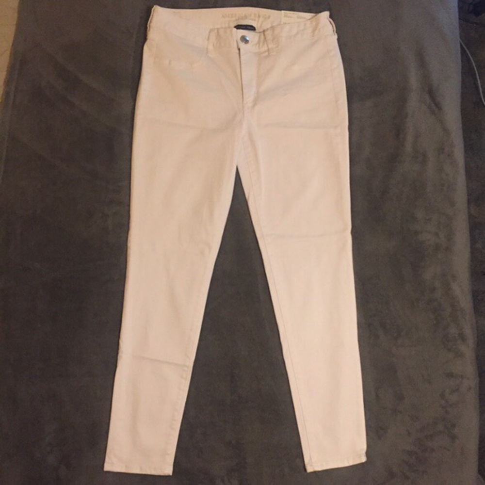 white American Eagle skinny jean jeggings